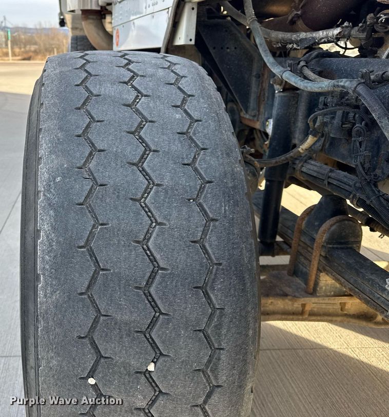 image for item DH9820 2005 Kenworth T800 dump truck