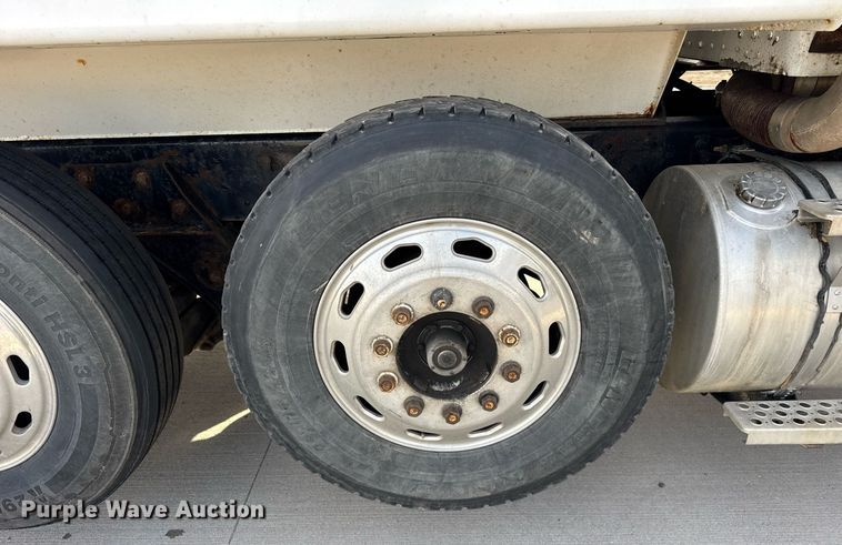 image for item DH9820 2005 Kenworth T800 dump truck