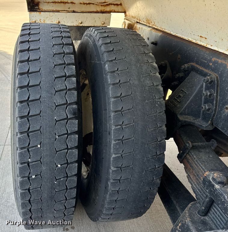 image for item DH9820 2005 Kenworth T800 dump truck