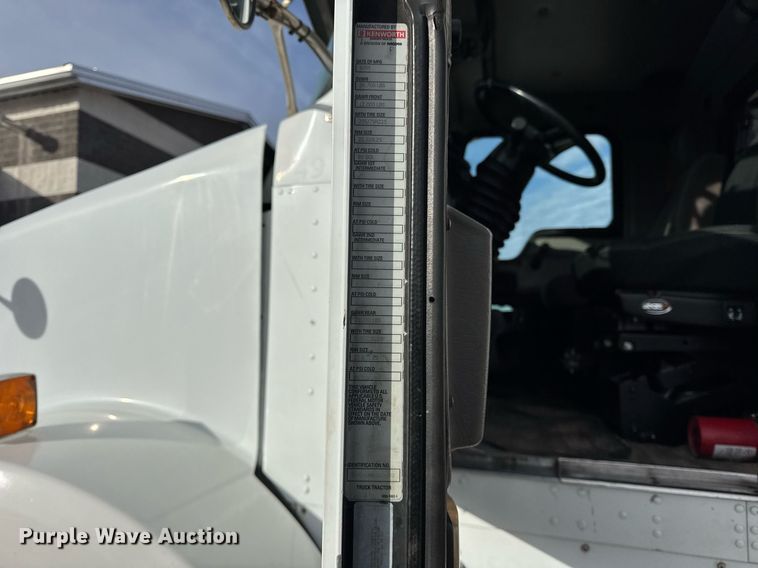 image for item DH9820 2005 Kenworth T800 dump truck