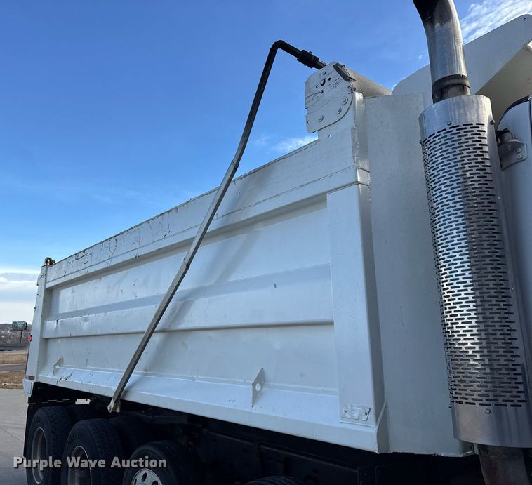 image for item DH9821 2005 Freightliner M2 dump truck