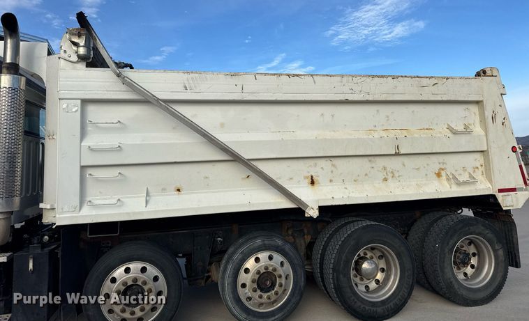 image for item DH9821 2005 Freightliner M2 dump truck