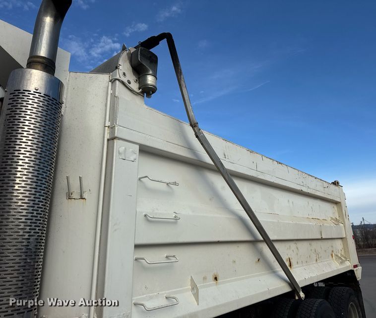 image for item DH9821 2005 Freightliner M2 dump truck