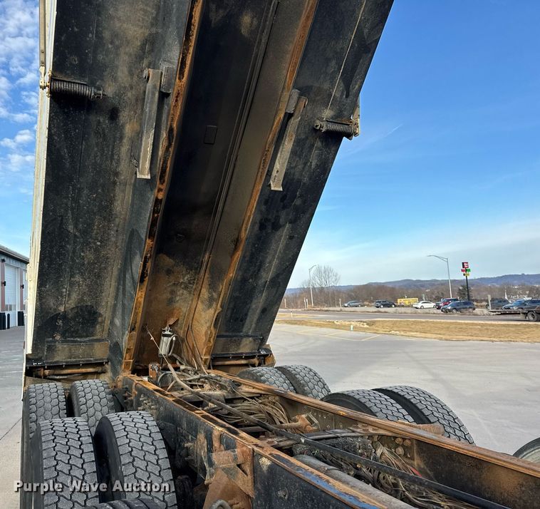 image for item DH9821 2005 Freightliner M2 dump truck