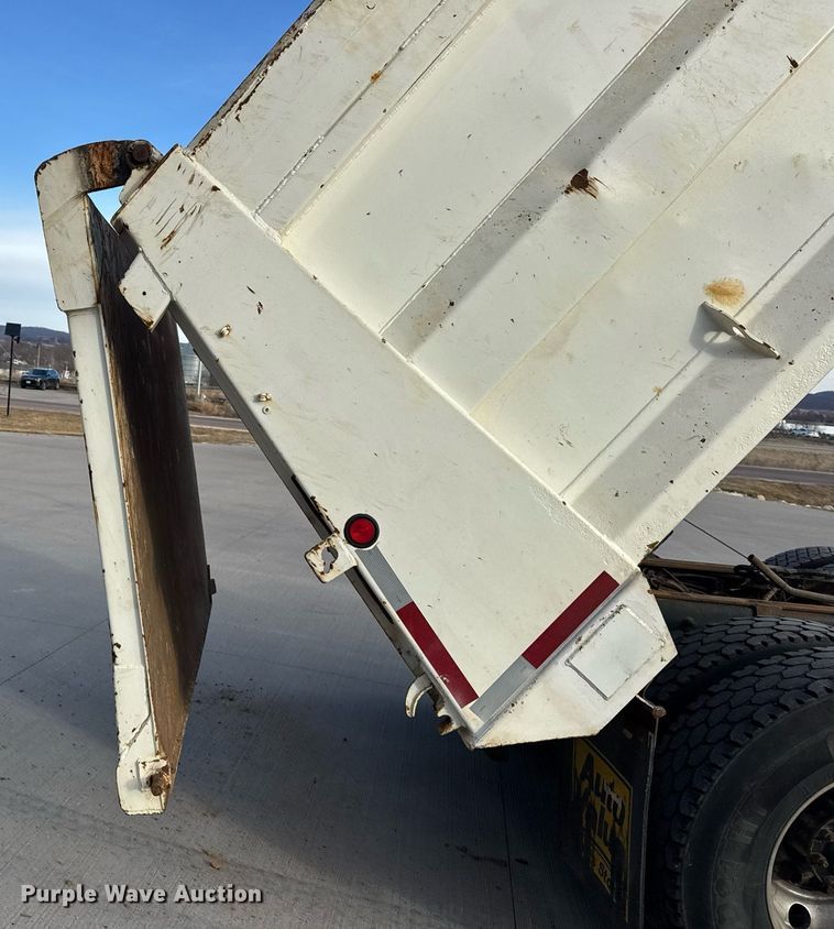 image for item DH9821 2005 Freightliner M2 dump truck