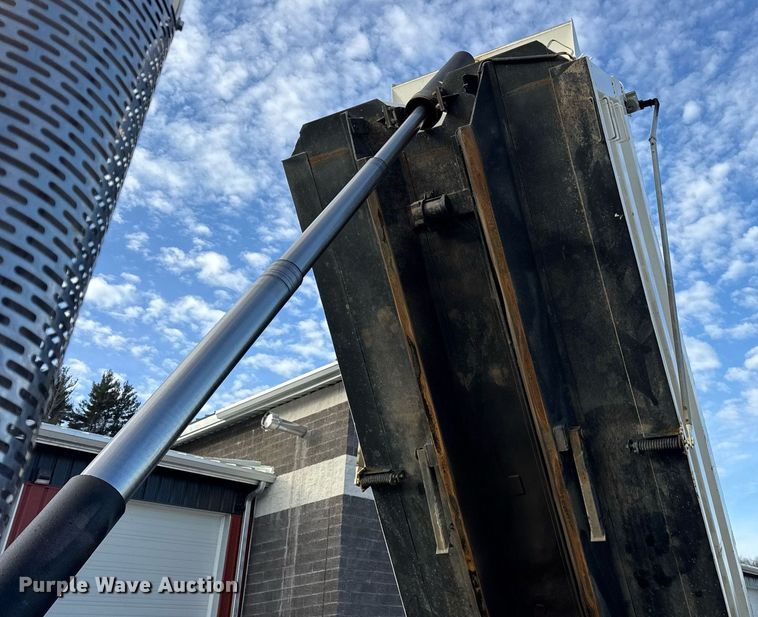 image for item DH9821 2005 Freightliner M2 dump truck