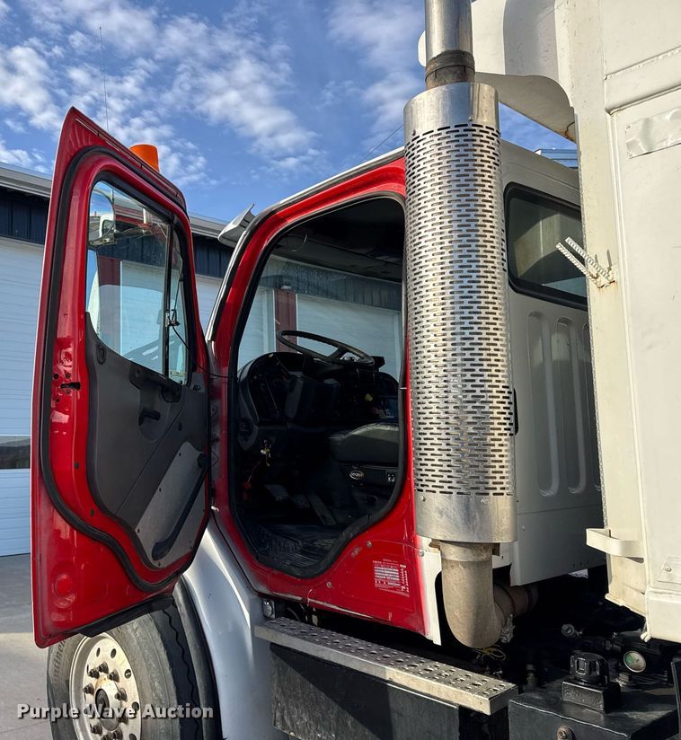 image for item DH9821 2005 Freightliner M2 dump truck