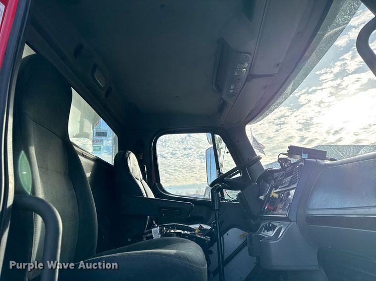 image for item DH9821 2005 Freightliner M2 dump truck