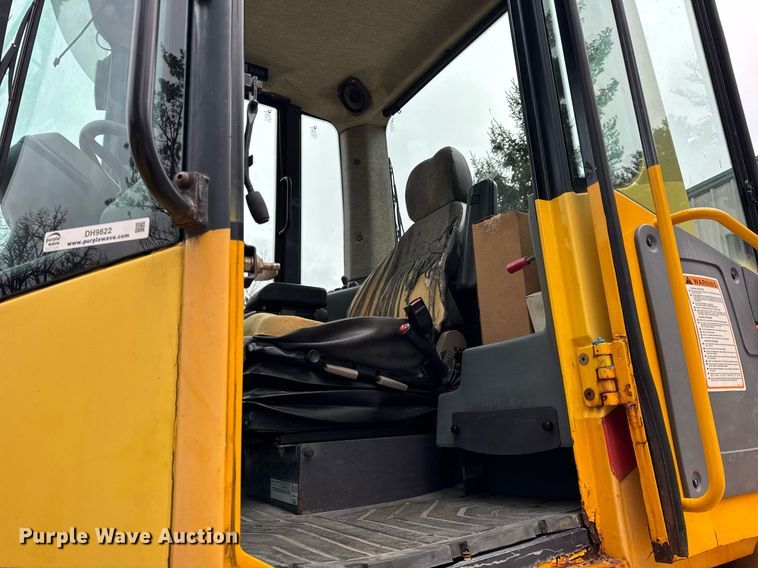 image for item DH9822 2002 New Holland LW110 wheel loader