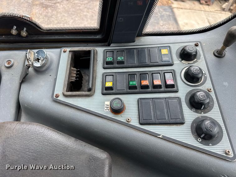 image for item DH9822 2002 New Holland LW110 wheel loader