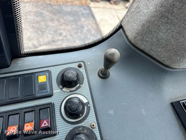 image for item DH9822 2002 New Holland LW110 wheel loader