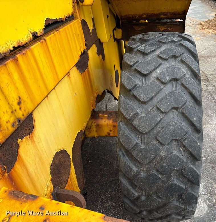 image for item DH9822 2002 New Holland LW110 wheel loader