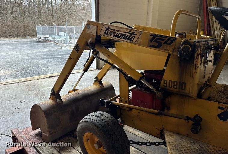 image for item DH9843 1990 Owens Classic tilt deck equipment trailer