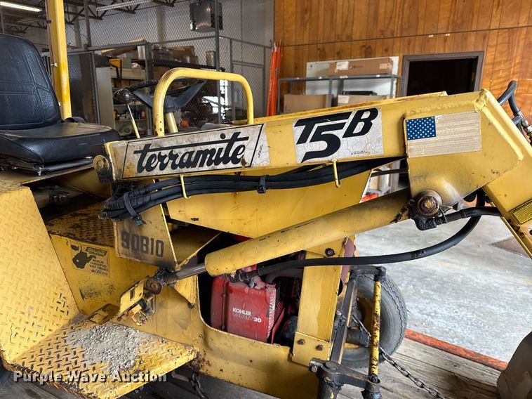 image for item DH9843 1990 Owens Classic tilt deck equipment trailer