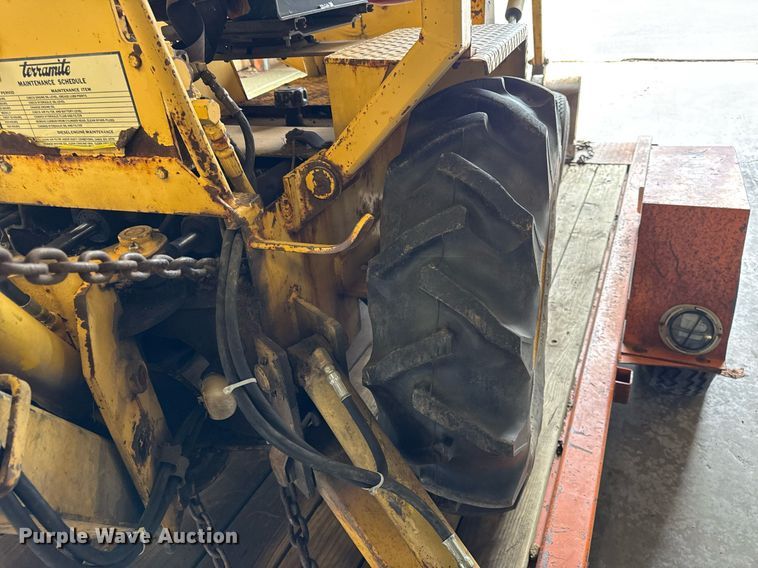 image for item DH9843 1990 Owens Classic tilt deck equipment trailer