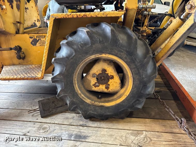 image for item DH9843 1990 Owens Classic tilt deck equipment trailer