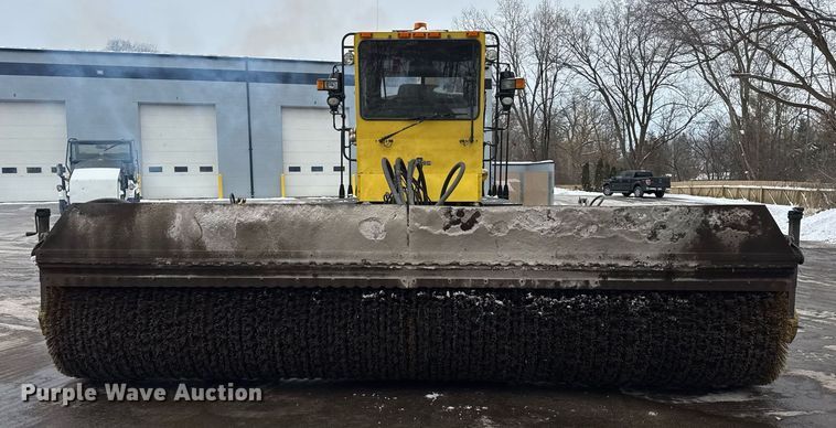 image for item DH9850 2005 MB Companies Oshkosh HB2723 street sweeper truck