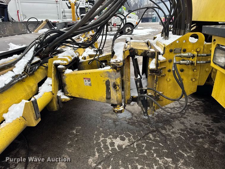 image for item DH9850 2005 MB Companies Oshkosh HB2723 street sweeper truck