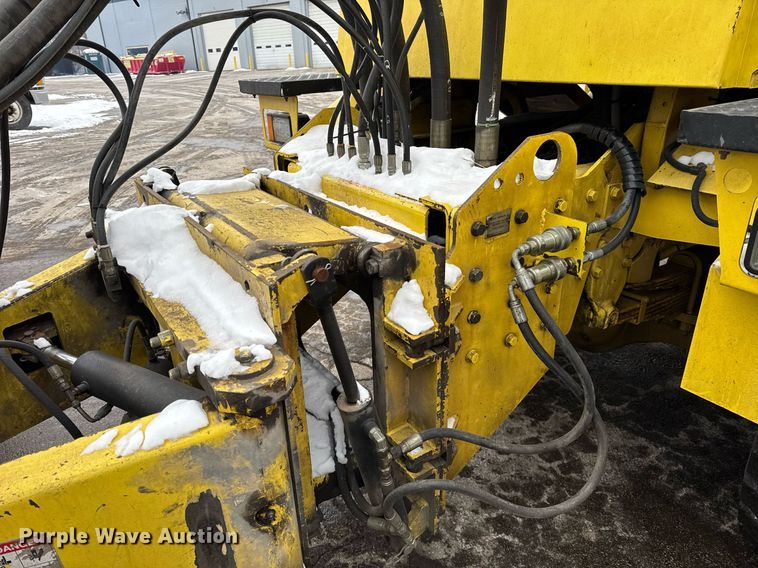 image for item DH9850 2005 MB Companies Oshkosh HB2723 street sweeper truck