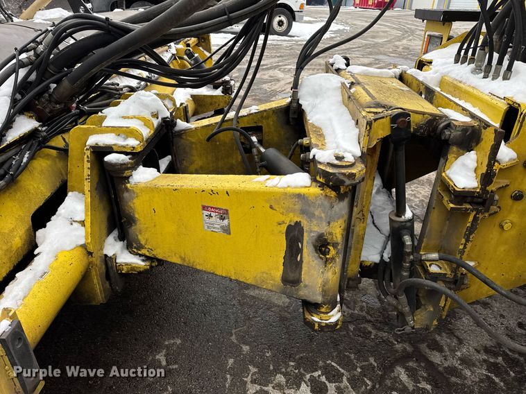 image for item DH9850 2005 MB Companies Oshkosh HB2723 street sweeper truck