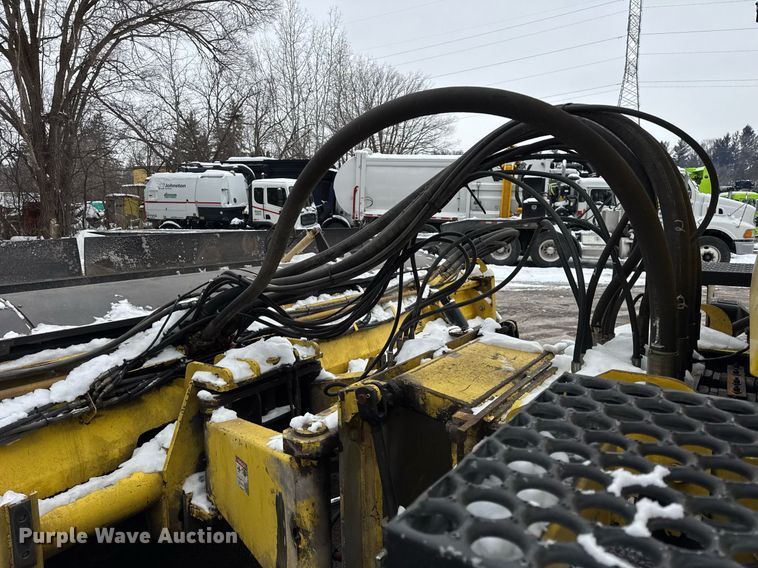 image for item DH9850 2005 MB Companies Oshkosh HB2723 street sweeper truck