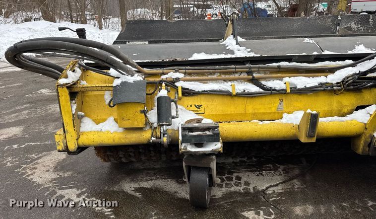 image for item DH9850 2005 MB Companies Oshkosh HB2723 street sweeper truck