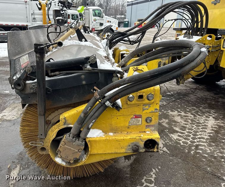 image for item DH9850 2005 MB Companies Oshkosh HB2723 street sweeper truck