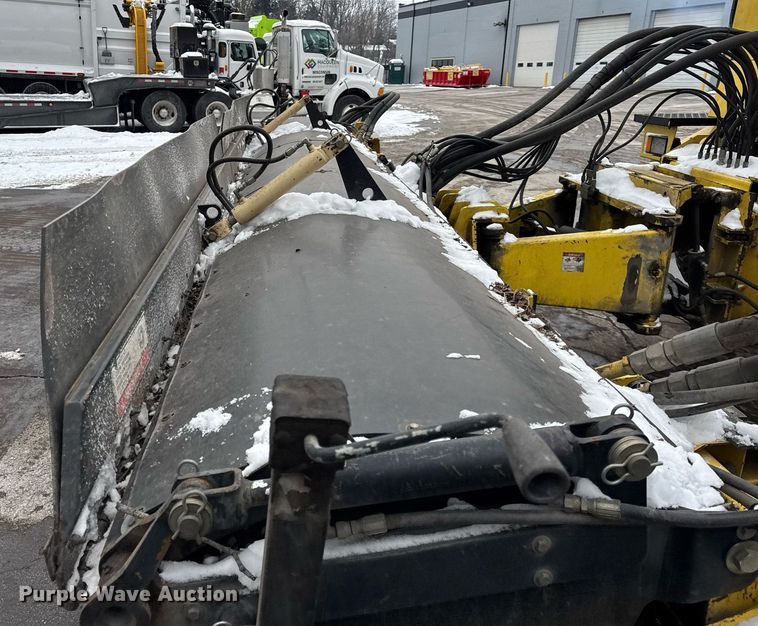 image for item DH9850 2005 MB Companies Oshkosh HB2723 street sweeper truck