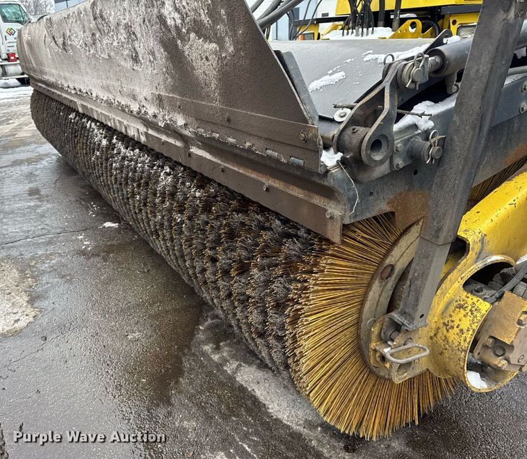 image for item DH9850 2005 MB Companies Oshkosh HB2723 street sweeper truck