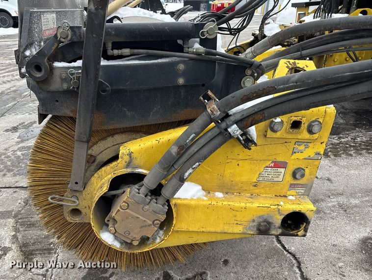 image for item DH9850 2005 MB Companies Oshkosh HB2723 street sweeper truck