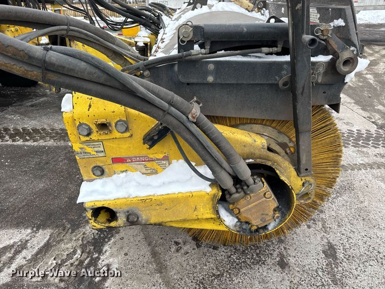 image for item DH9850 2005 MB Companies Oshkosh HB2723 street sweeper truck