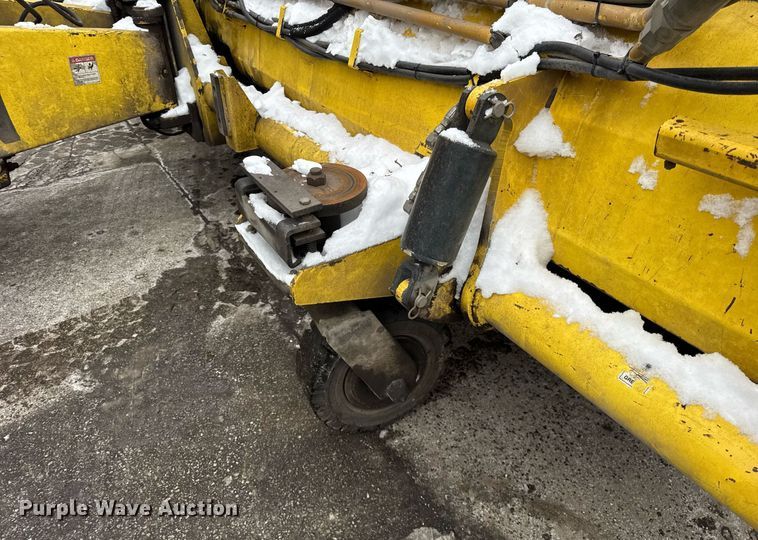 image for item DH9850 2005 MB Companies Oshkosh HB2723 street sweeper truck