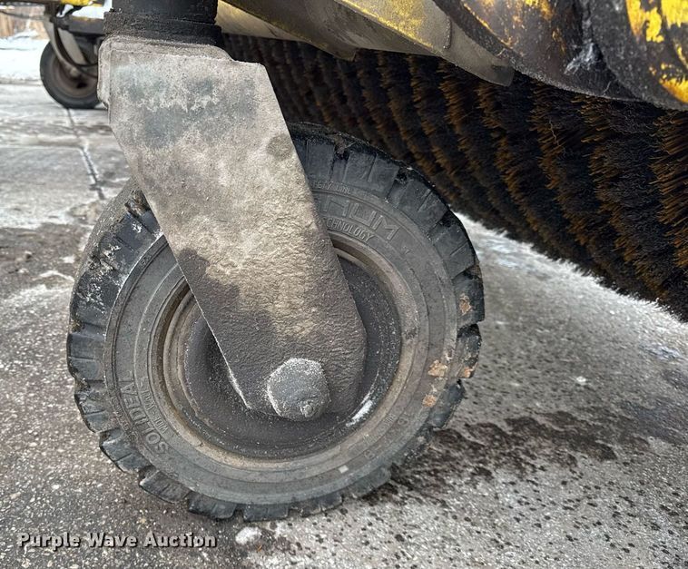 image for item DH9850 2005 MB Companies Oshkosh HB2723 street sweeper truck