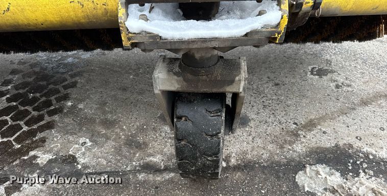 image for item DH9850 2005 MB Companies Oshkosh HB2723 street sweeper truck