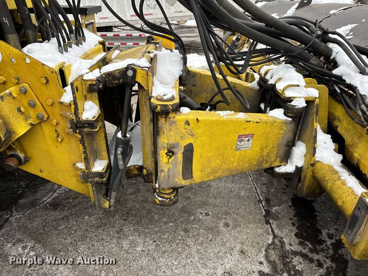 image for item DH9850 2005 MB Companies Oshkosh HB2723 street sweeper truck