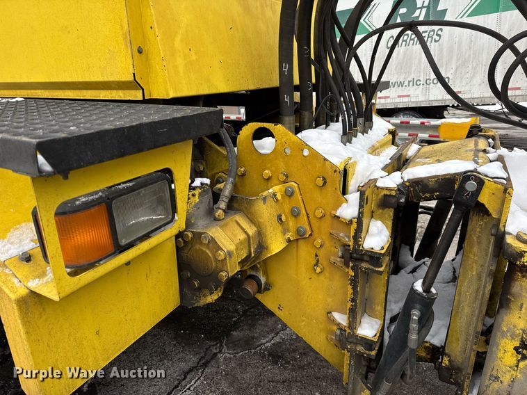 image for item DH9850 2005 MB Companies Oshkosh HB2723 street sweeper truck