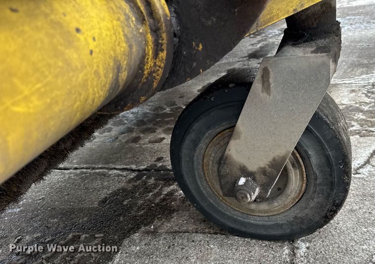 image for item DH9850 2005 MB Companies Oshkosh HB2723 street sweeper truck