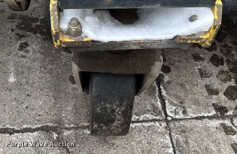 image for item DH9850 2005 MB Companies Oshkosh HB2723 street sweeper truck