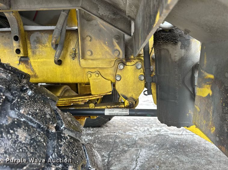 image for item DH9850 2005 MB Companies Oshkosh HB2723 street sweeper truck