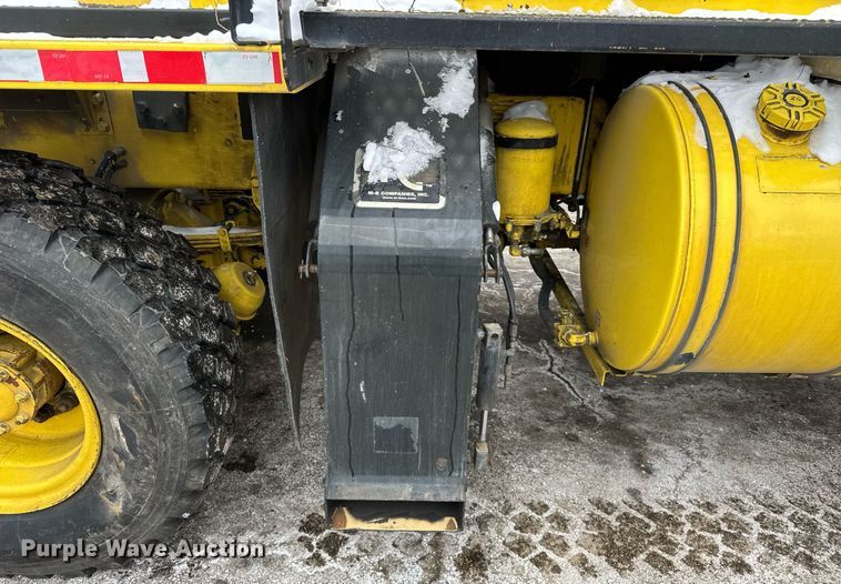 image for item DH9850 2005 MB Companies Oshkosh HB2723 street sweeper truck