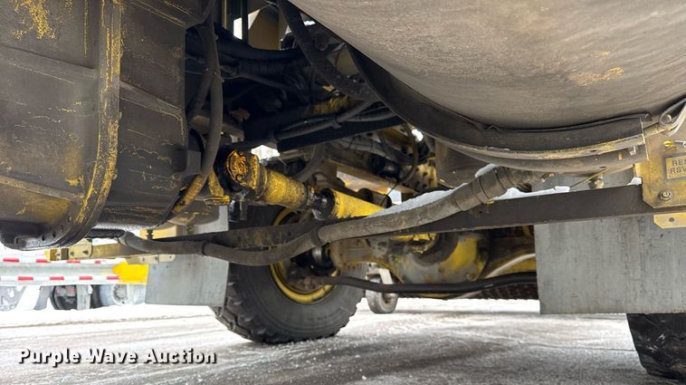 image for item DH9850 2005 MB Companies Oshkosh HB2723 street sweeper truck