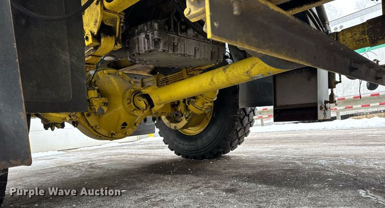 image for item DH9850 2005 MB Companies Oshkosh HB2723 street sweeper truck