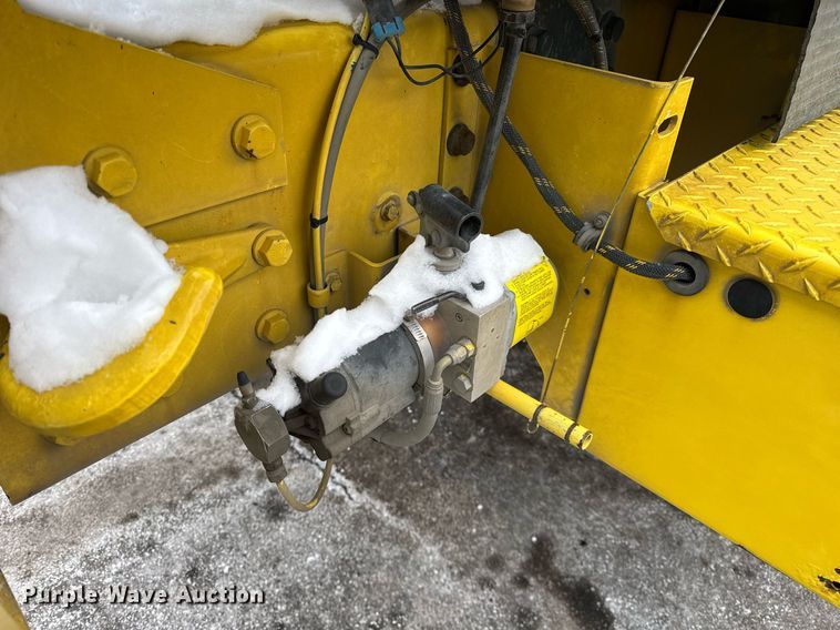 image for item DH9850 2005 MB Companies Oshkosh HB2723 street sweeper truck