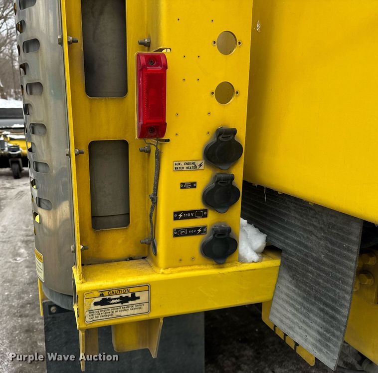 image for item DH9850 2005 MB Companies Oshkosh HB2723 street sweeper truck