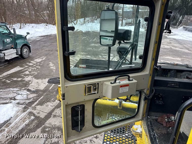 image for item DH9850 2005 MB Companies Oshkosh HB2723 street sweeper truck