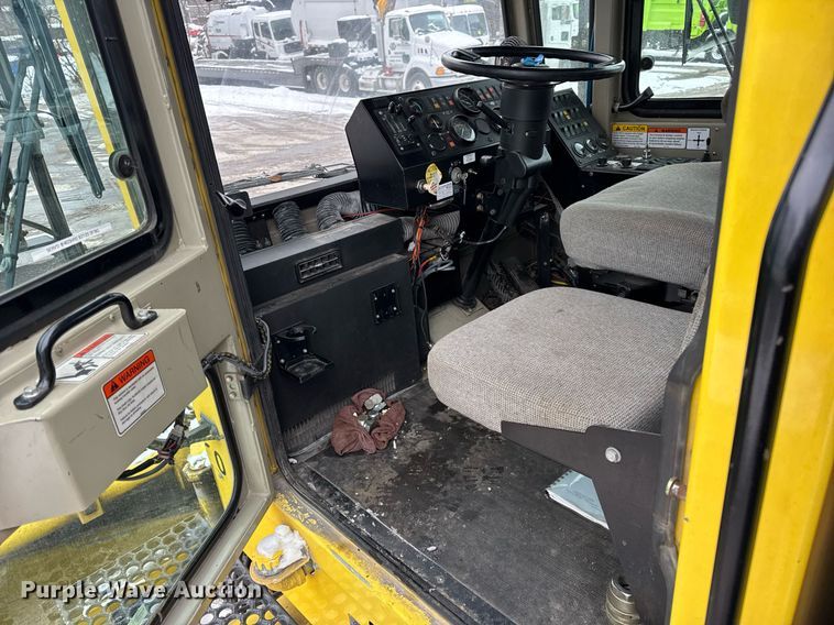 image for item DH9850 2005 MB Companies Oshkosh HB2723 street sweeper truck