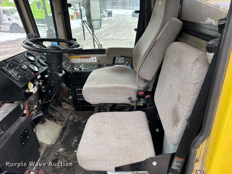 image for item DH9850 2005 MB Companies Oshkosh HB2723 street sweeper truck