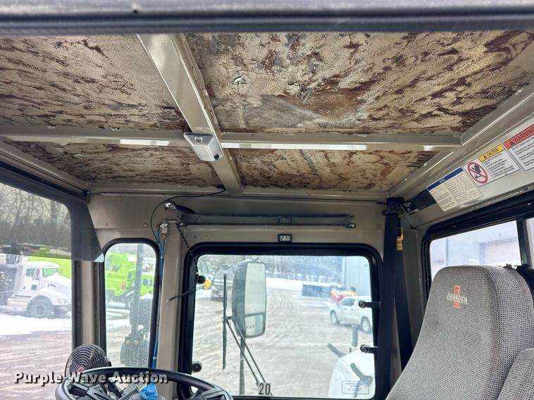 image for item DH9850 2005 MB Companies Oshkosh HB2723 street sweeper truck