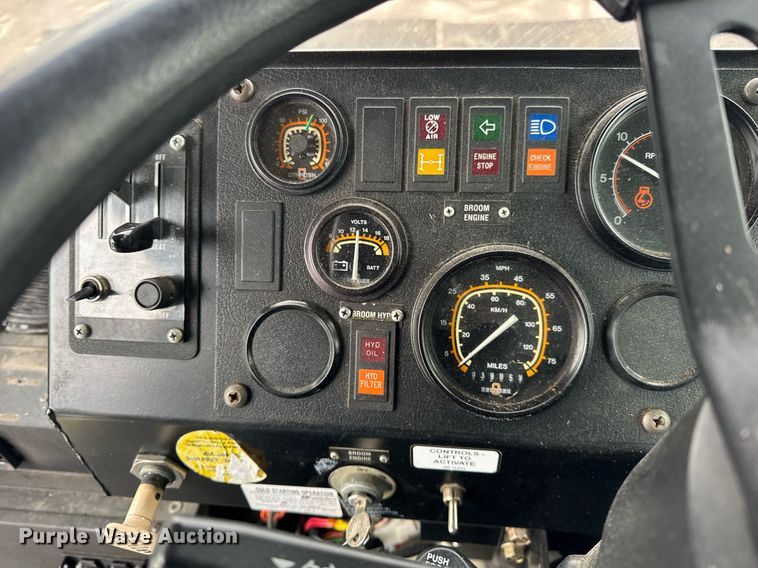 image for item DH9850 2005 MB Companies Oshkosh HB2723 street sweeper truck