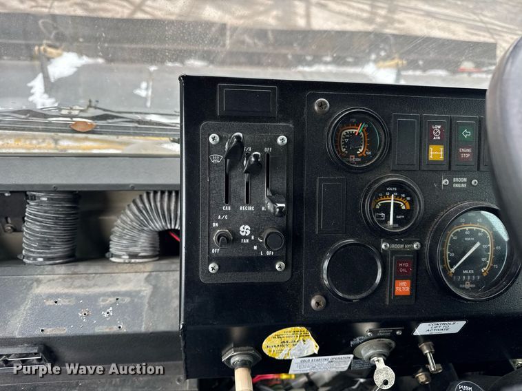 image for item DH9850 2005 MB Companies Oshkosh HB2723 street sweeper truck